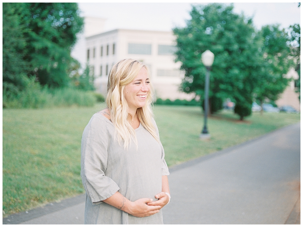 Outdoor Maternity Photo Session in Murfreesboro, TN by Grace Paul Photography.