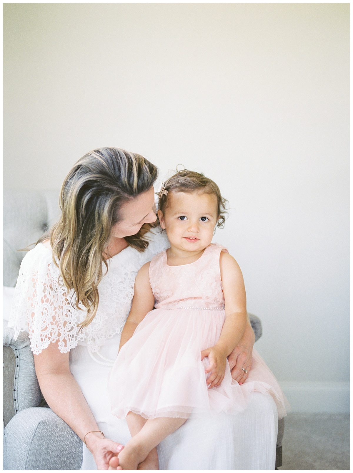 Lifestyle Family maternity session by Tennessee photographer Grace Paul.