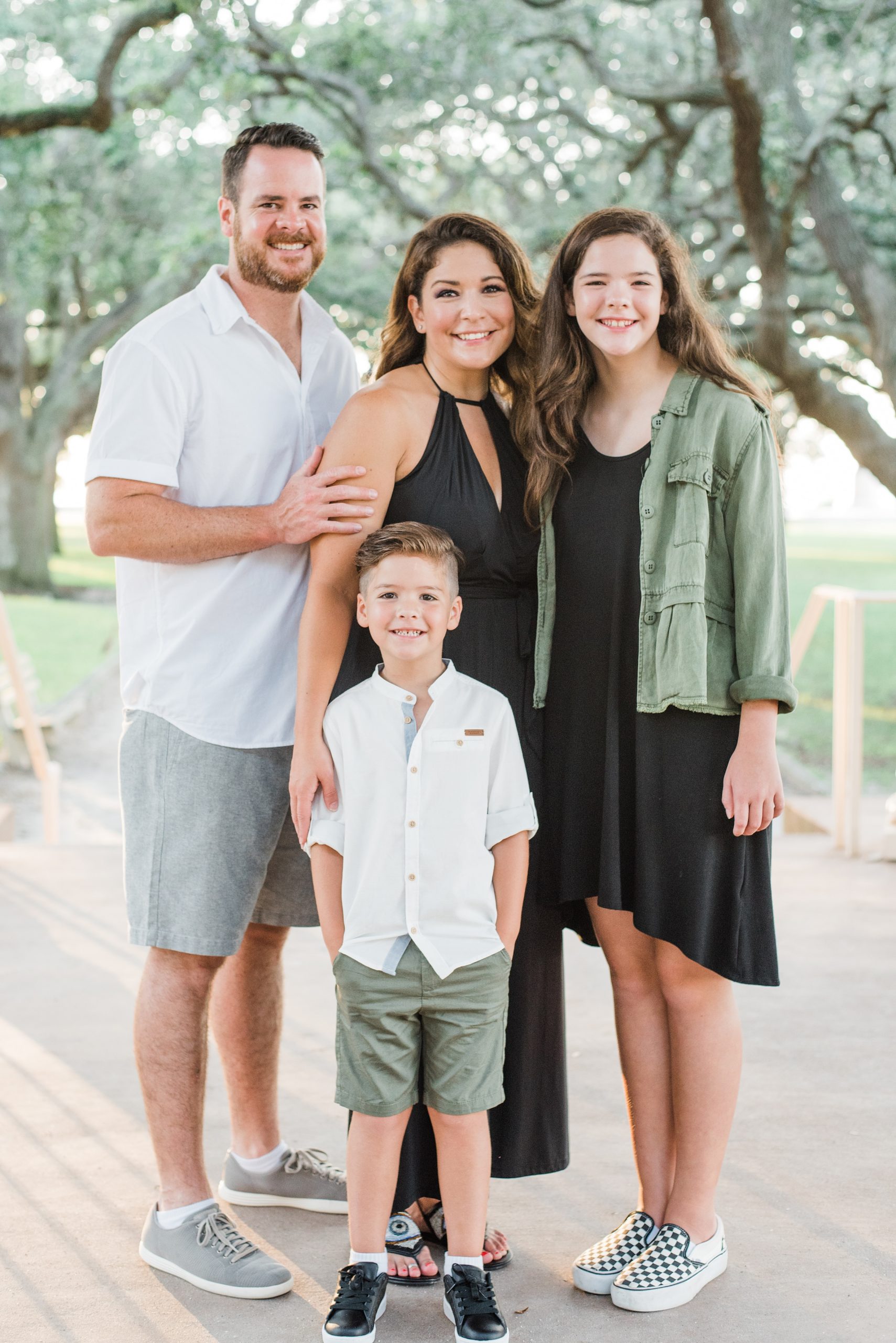 summer Charleston family session with family at park